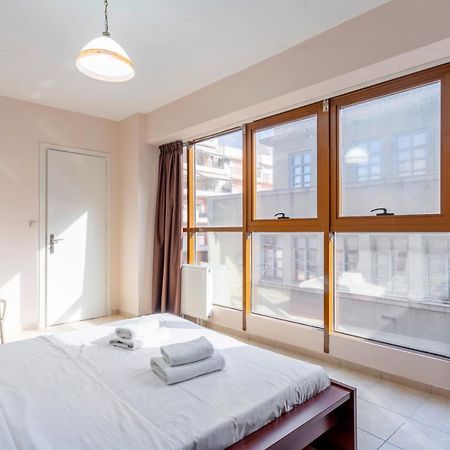 2 Bedroom Renovated Apartment With A View เอเธนส์ ภายนอก รูปภาพ
