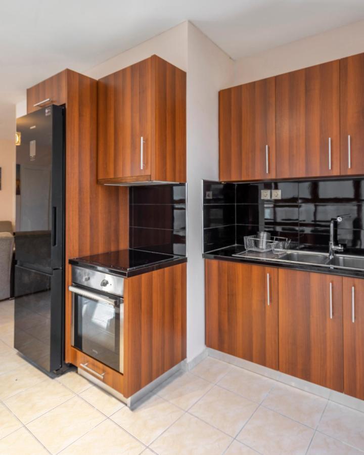2 Bedroom Renovated Apartment With A View เอเธนส์ ภายนอก รูปภาพ