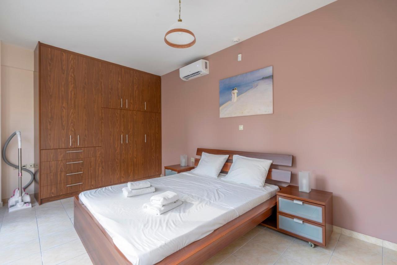 2 Bedroom Renovated Apartment With A View เอเธนส์ ภายนอก รูปภาพ
