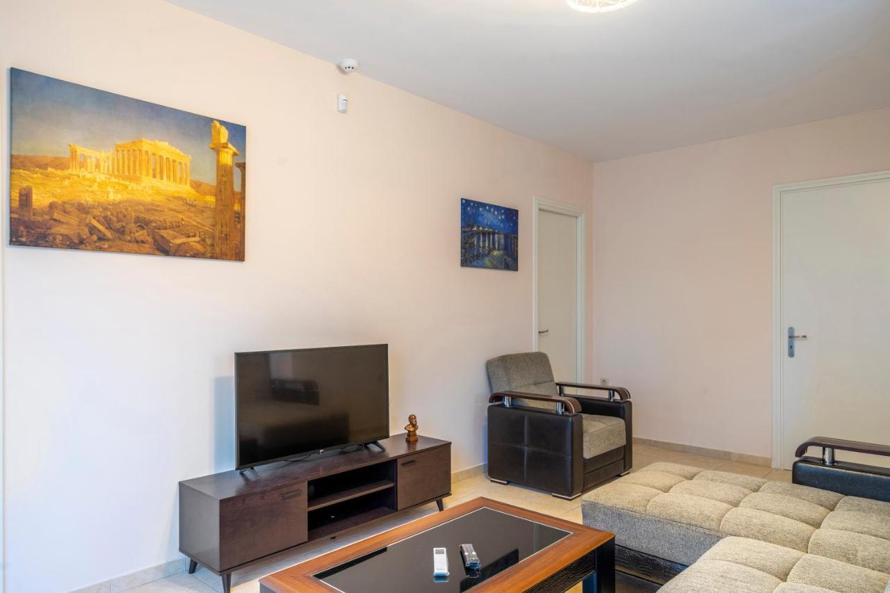 2 Bedroom Renovated Apartment With A View เอเธนส์ ภายนอก รูปภาพ